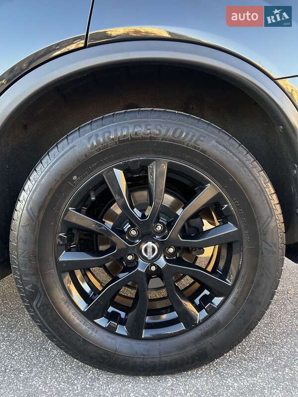 Внедорожник / Кроссовер Nissan Rogue 2017 в Глинном