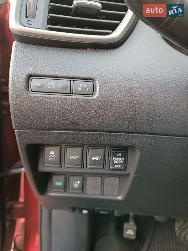 Внедорожник / Кроссовер Nissan Rogue 2016 в Маневичах