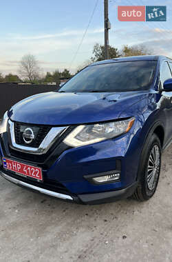 Позашляховик / Кросовер Nissan Rogue 2017 в Острозі