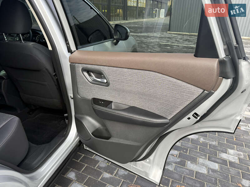 Позашляховик / Кросовер Nissan Rogue 2022 в Полтаві