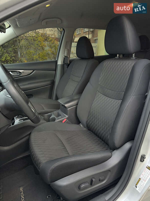 Внедорожник / Кроссовер Nissan Rogue 2018 в Ромнах