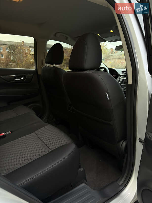 Внедорожник / Кроссовер Nissan Rogue 2018 в Ромнах