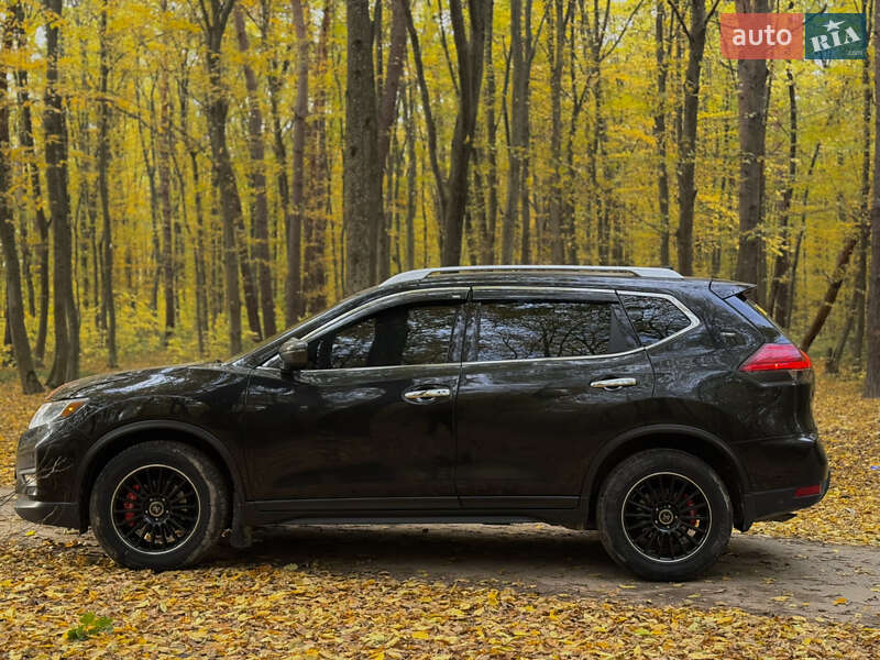 Внедорожник / Кроссовер Nissan Rogue 2017 в Мельнице-Подольской