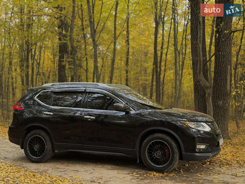 Внедорожник / Кроссовер Nissan Rogue 2017 в Мельнице-Подольской