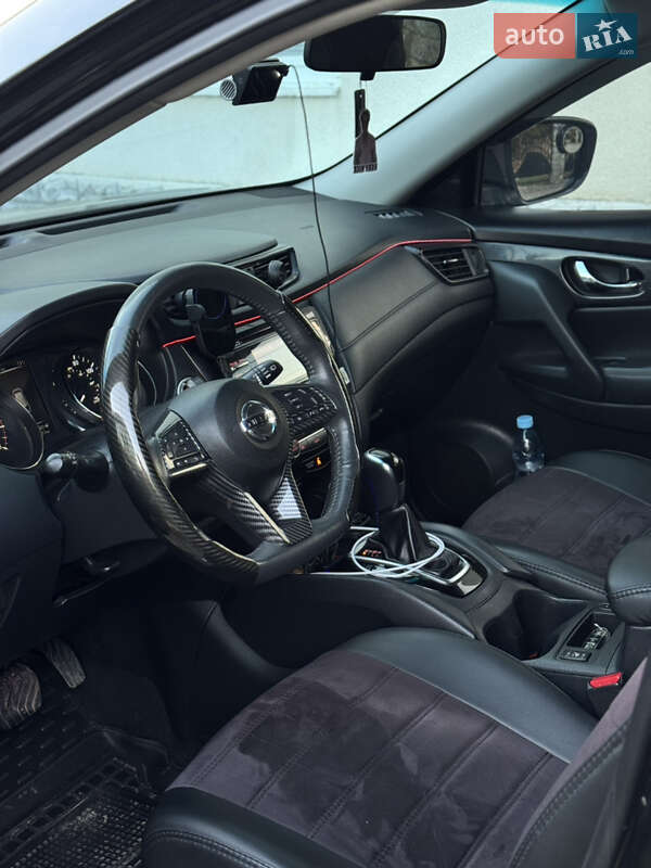 Внедорожник / Кроссовер Nissan Rogue 2017 в Мельнице-Подольской