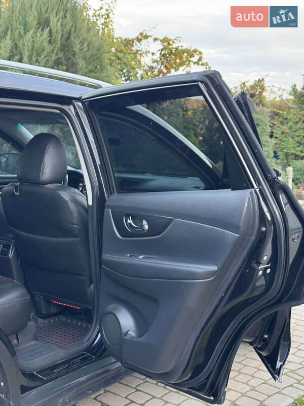 Внедорожник / Кроссовер Nissan Rogue 2017 в Мельнице-Подольской