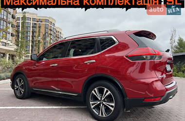 Внедорожник / Кроссовер Nissan Rogue 2017 в 