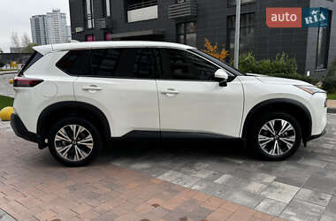 Внедорожник / Кроссовер Nissan Rogue 2021 в 