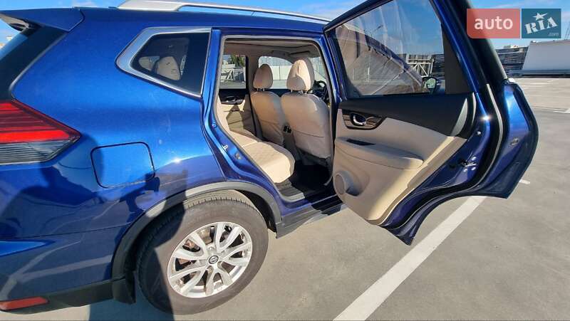 Внедорожник / Кроссовер Nissan Rogue 2016 в Киеве