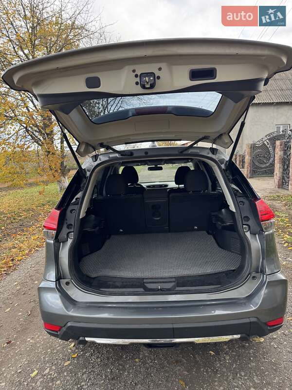 Позашляховик / Кросовер Nissan Rogue 2017 в Чорткові