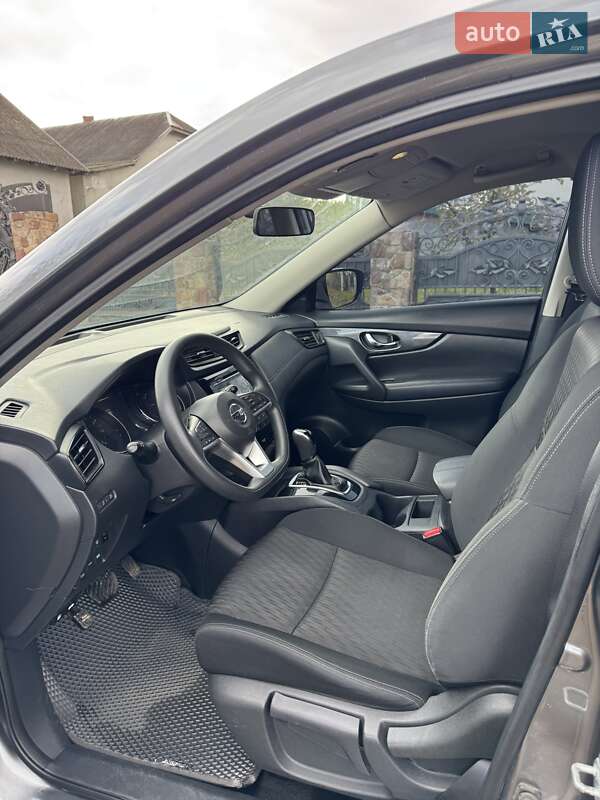 Позашляховик / Кросовер Nissan Rogue 2017 в Чорткові