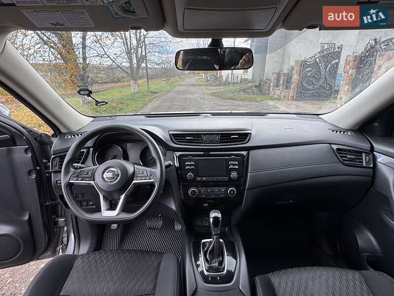 Позашляховик / Кросовер Nissan Rogue 2017 в Чорткові