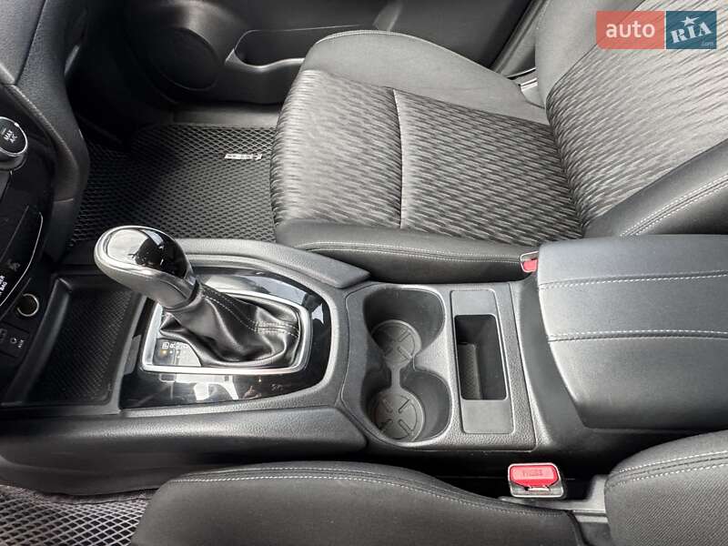 Позашляховик / Кросовер Nissan Rogue 2017 в Чорткові