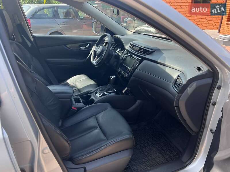 Внедорожник / Кроссовер Nissan Rogue 2020 в Луцке