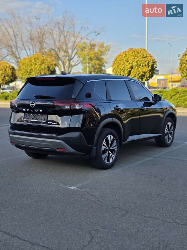 Внедорожник / Кроссовер Nissan Rogue 2023 в Киеве