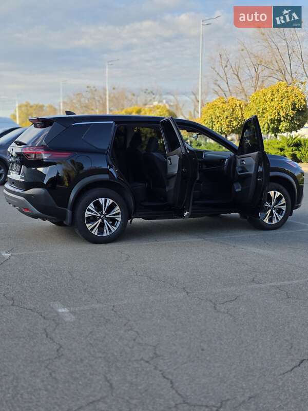 Внедорожник / Кроссовер Nissan Rogue 2023 в Киеве