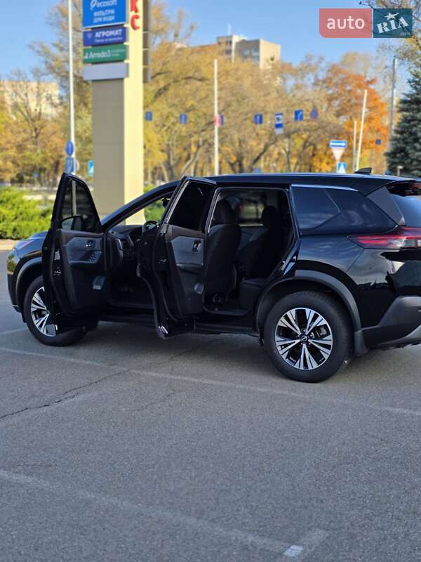 Внедорожник / Кроссовер Nissan Rogue 2023 в Киеве