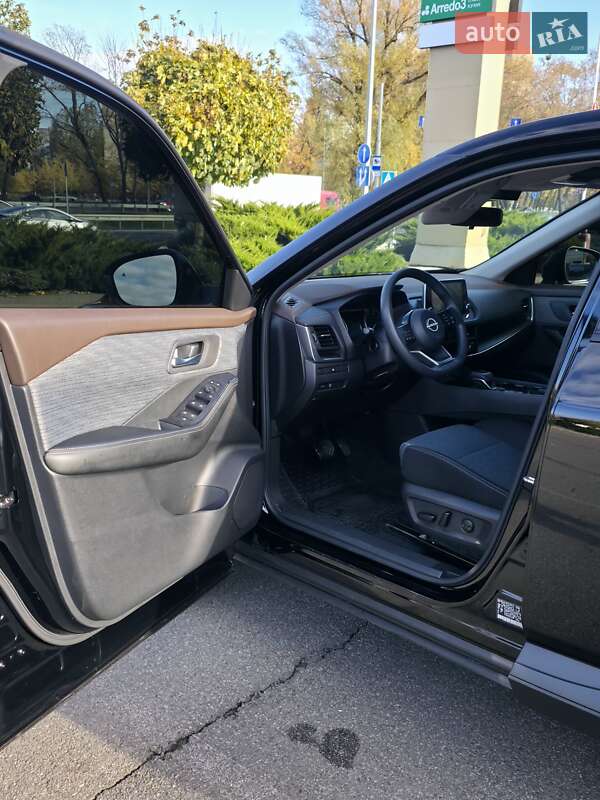 Внедорожник / Кроссовер Nissan Rogue 2023 в Киеве