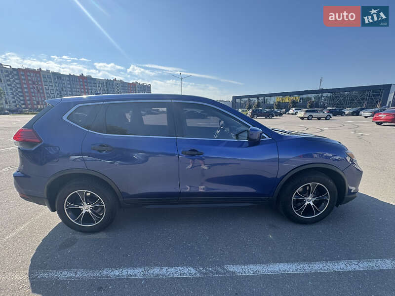 Внедорожник / Кроссовер Nissan Rogue 2016 в Киеве