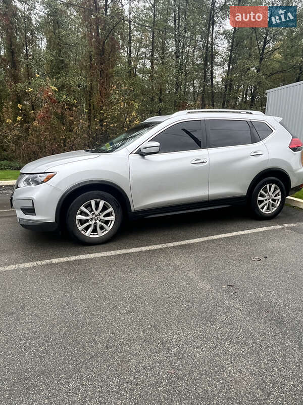 Внедорожник / Кроссовер Nissan Rogue 2016 в Ирпене