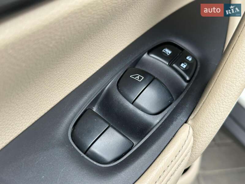 Внедорожник / Кроссовер Nissan Rogue 2014 в Одессе