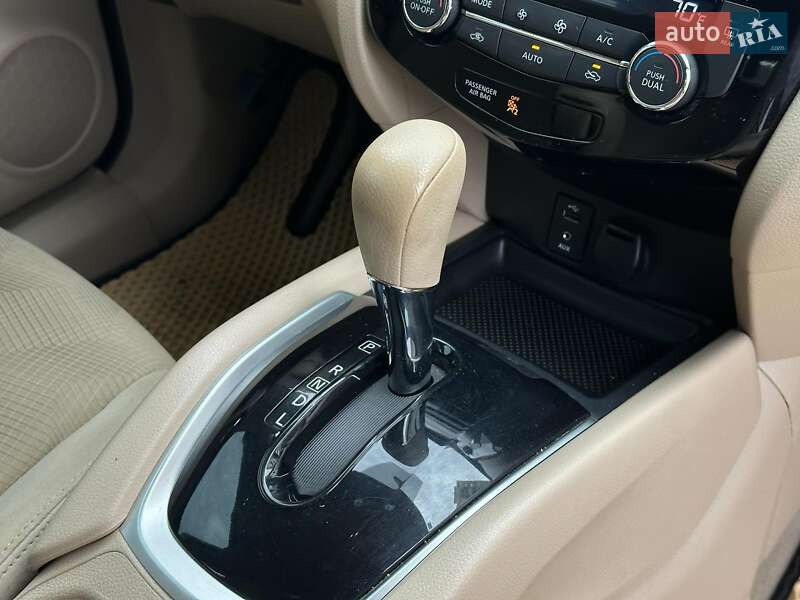 Внедорожник / Кроссовер Nissan Rogue 2014 в Одессе