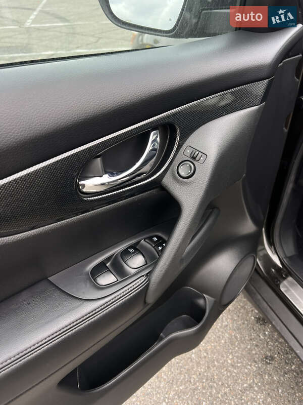 Внедорожник / Кроссовер Nissan Rogue 2016 в Киеве