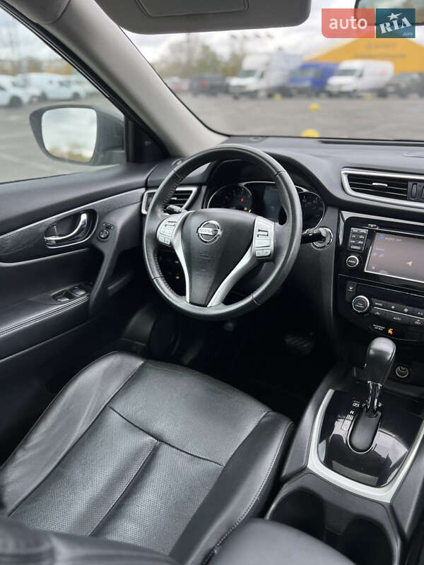 Внедорожник / Кроссовер Nissan Rogue 2016 в Киеве