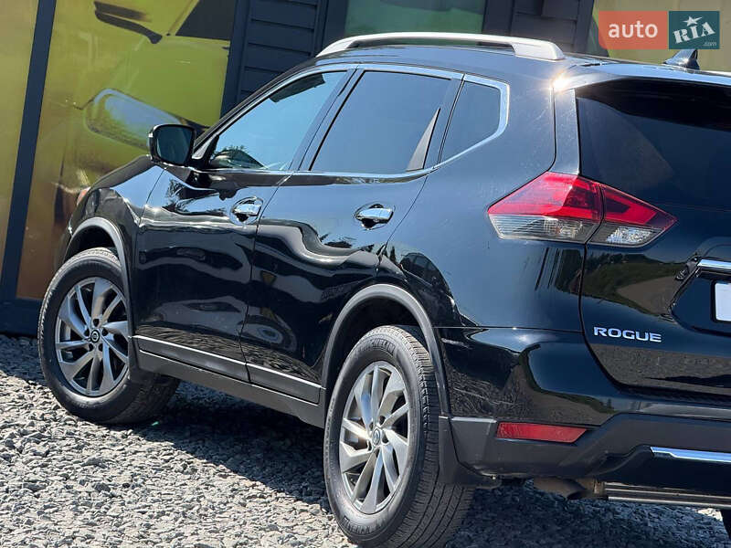 Внедорожник / Кроссовер Nissan Rogue 2018 в Стрые