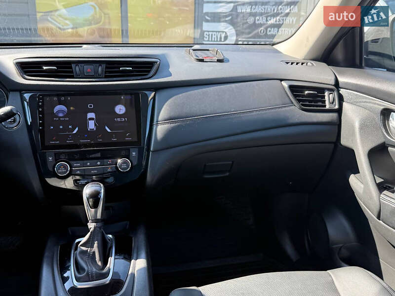 Внедорожник / Кроссовер Nissan Rogue 2018 в Стрые