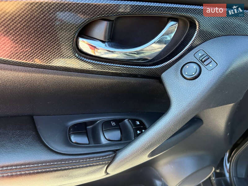 Внедорожник / Кроссовер Nissan Rogue 2018 в Стрые