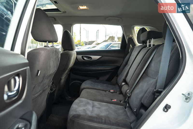 Позашляховик / Кросовер Nissan Rogue 2015 в Чернівцях