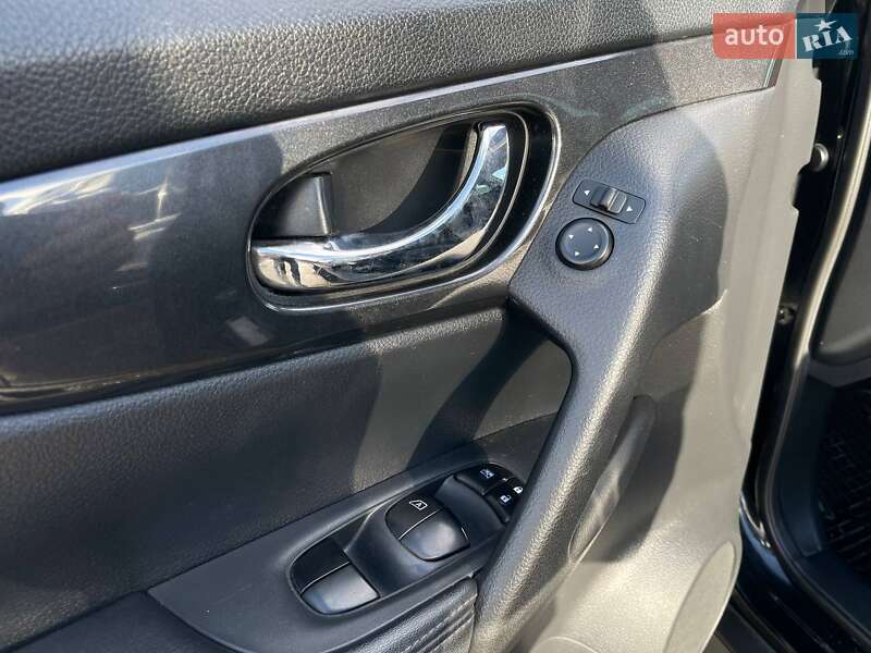 Позашляховик / Кросовер Nissan Rogue 2017 в Києві