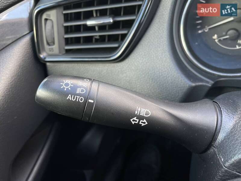 Позашляховик / Кросовер Nissan Rogue 2017 в Києві