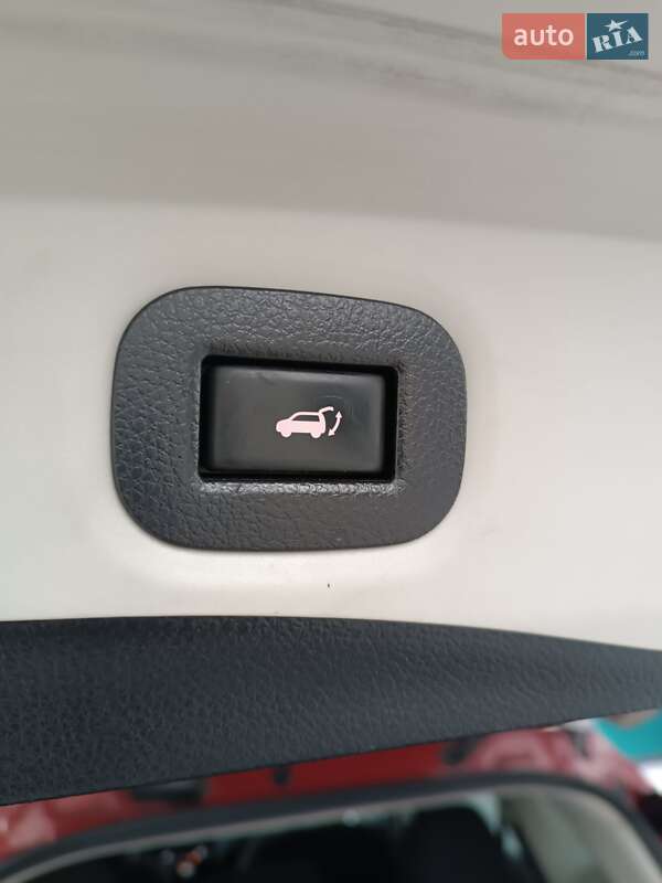 Позашляховик / Кросовер Nissan Rogue 2016 в Сарнах