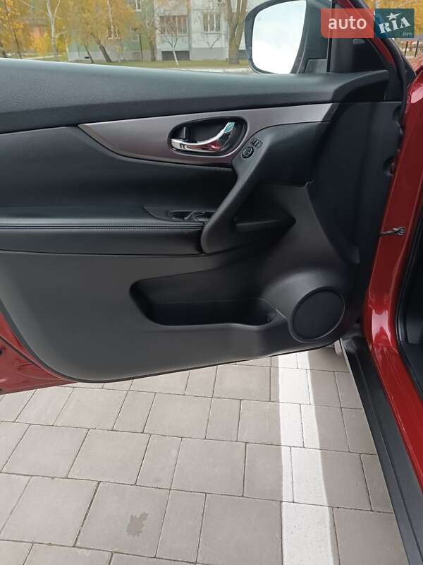 Позашляховик / Кросовер Nissan Rogue 2016 в Сарнах