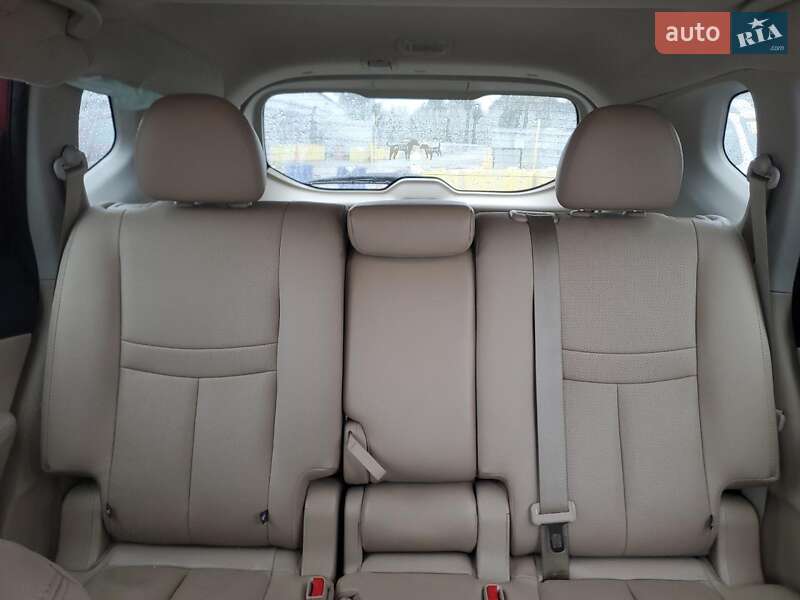 Внедорожник / Кроссовер Nissan Rogue 2017 в Львове