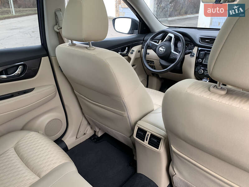 Внедорожник / Кроссовер Nissan Rogue 2018 в Полтаве