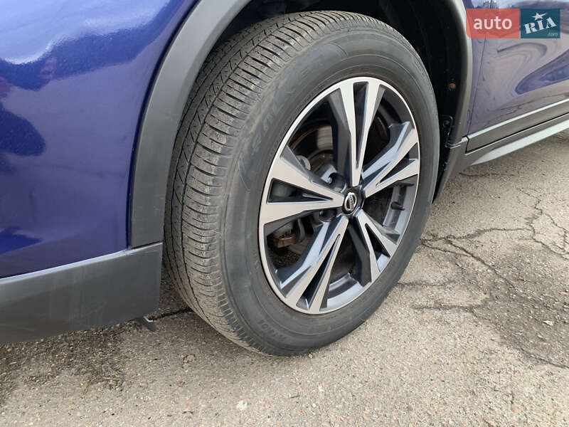 Внедорожник / Кроссовер Nissan Rogue 2018 в Полтаве