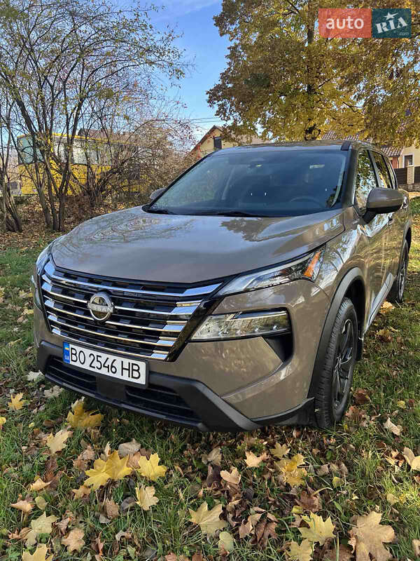 Внедорожник / Кроссовер Nissan Rogue 2024 в Тернополе