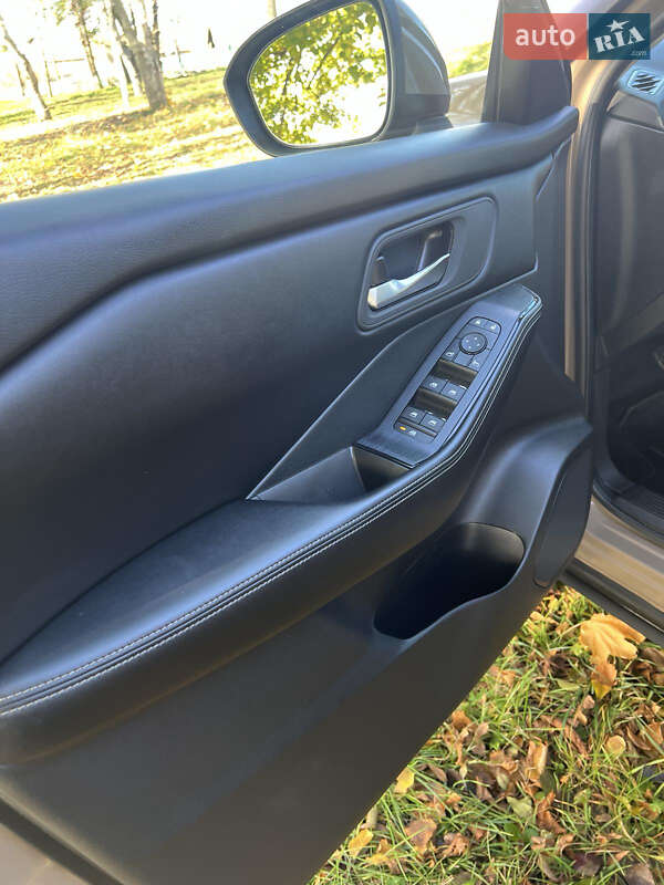 Внедорожник / Кроссовер Nissan Rogue 2024 в Тернополе