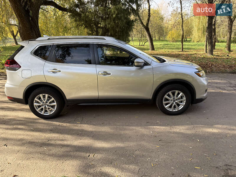 Внедорожник / Кроссовер Nissan Rogue 2019 в Ровно