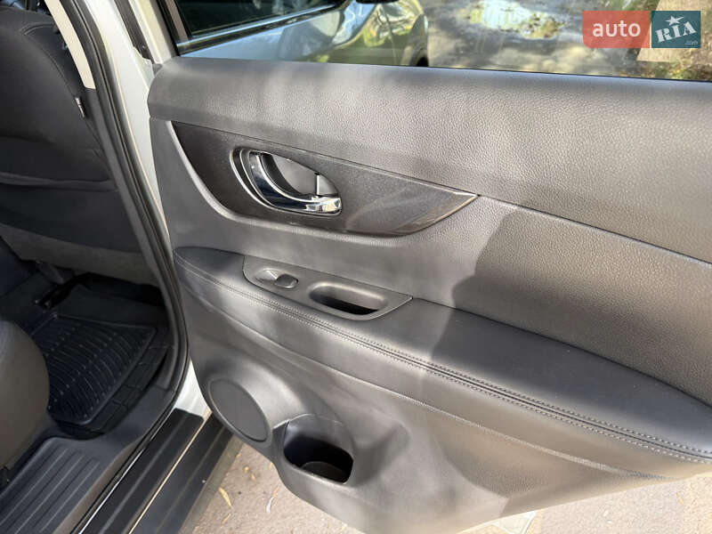 Внедорожник / Кроссовер Nissan Rogue 2019 в Ровно