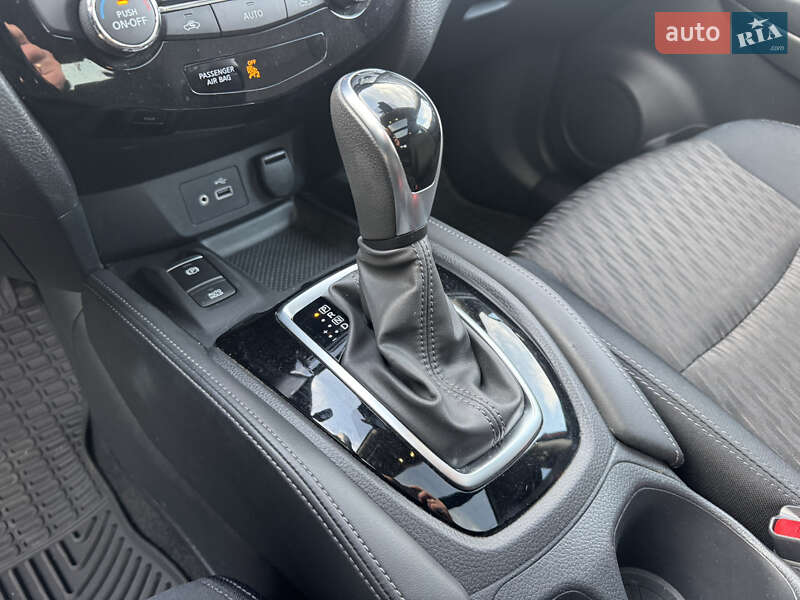 Позашляховик / Кросовер Nissan Rogue 2018 в Києві