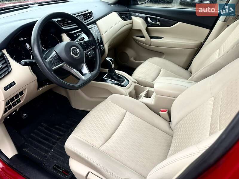 Позашляховик / Кросовер Nissan Rogue 2017 в Львові