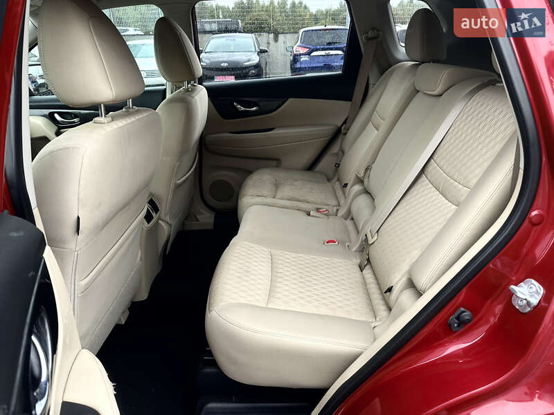 Позашляховик / Кросовер Nissan Rogue 2017 в Львові