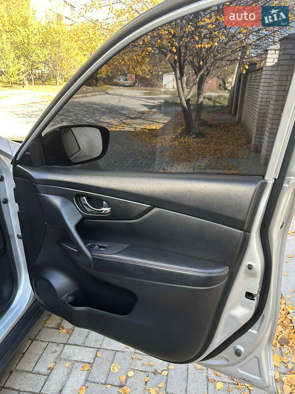 Позашляховик / Кросовер Nissan Rogue 2017 в Запоріжжі