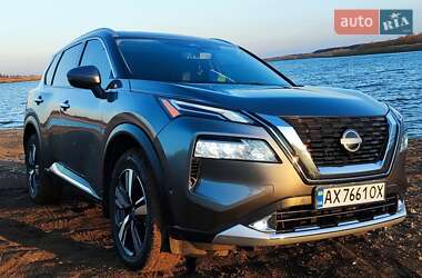 Внедорожник / Кроссовер Nissan Rogue 2022 в Первомайске