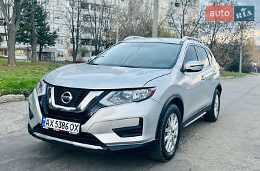 Внедорожник / Кроссовер Nissan Rogue 2016 в Харькове