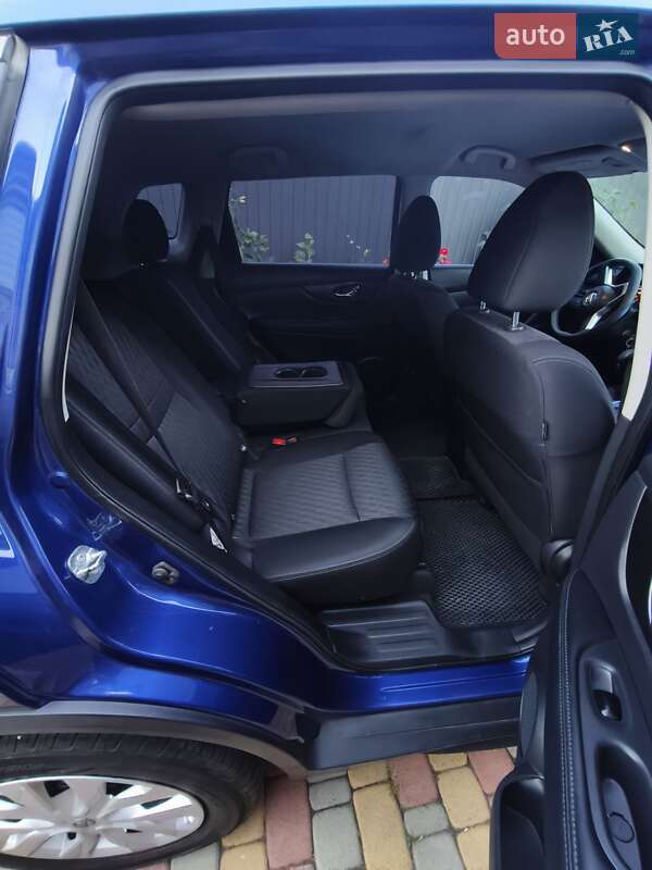 Внедорожник / Кроссовер Nissan Rogue 2017 в Ракитном